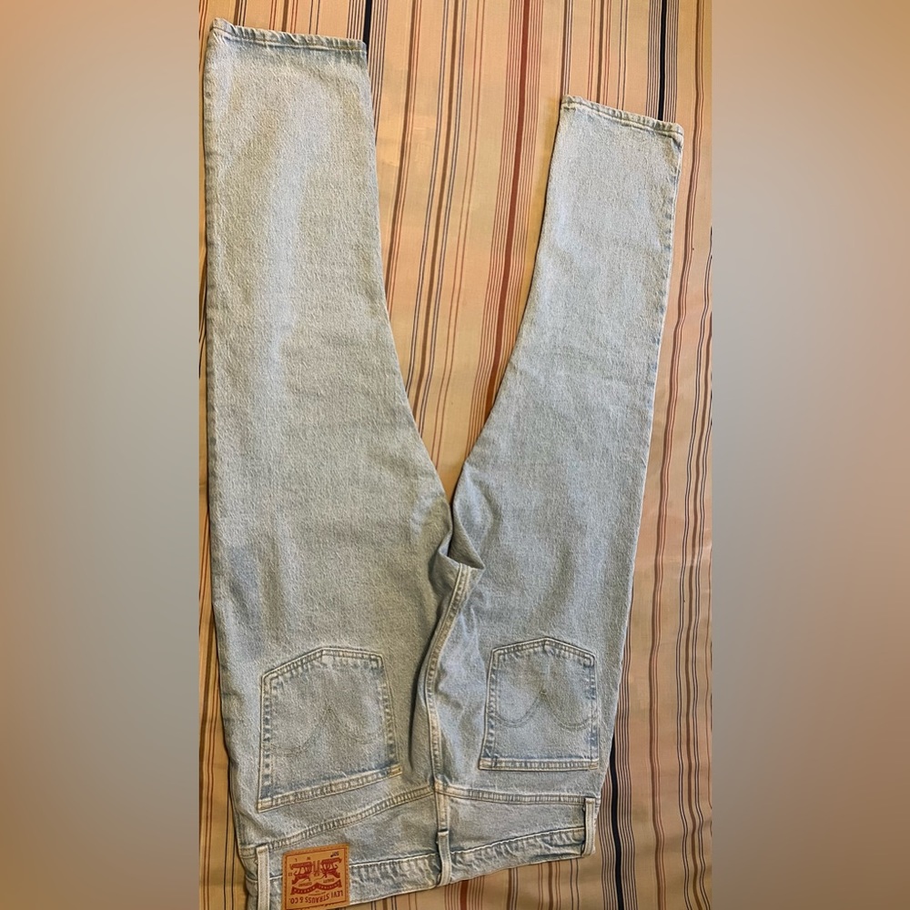 501 cropped straight leg Levi’s Size 31 26 acid blue wash.